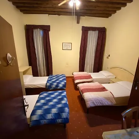 House * البندقية
